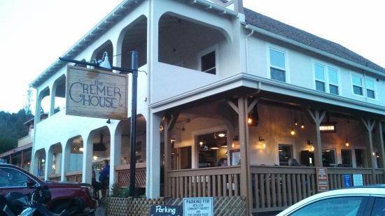 5 minutes from downtown, delicious gourmet restaurants - 55 Grandview Ave.