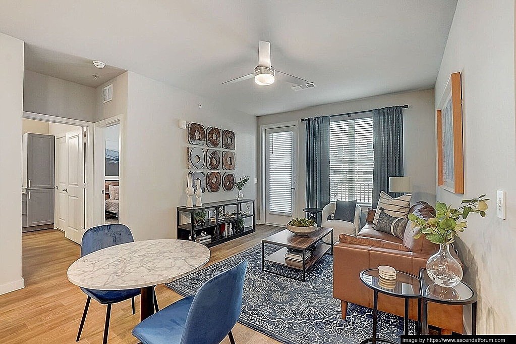 Photo - 2290 Forum Dr (Grand Prairie, TX)