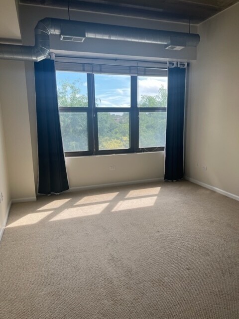 Foto del edificio - 1735 W Diversey Pkwy