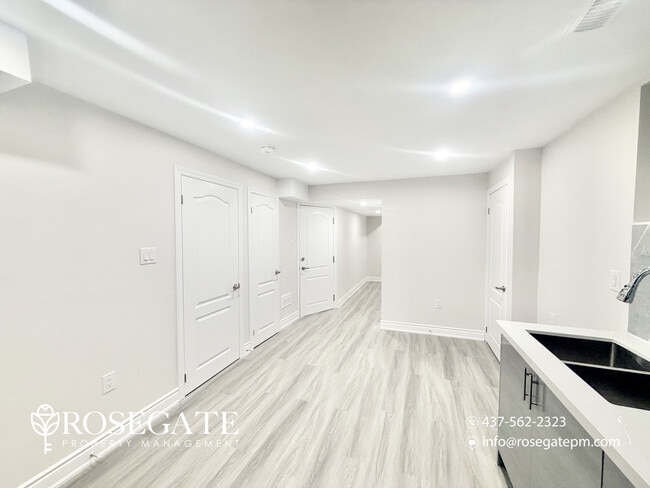 Building Photo - Pet-Friendly 1 Bedroom + Den Apartment with Parking in Kitchener