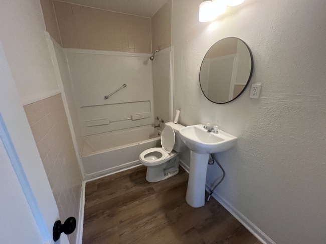 Foto del edificio - 1242 N Ohio Ave