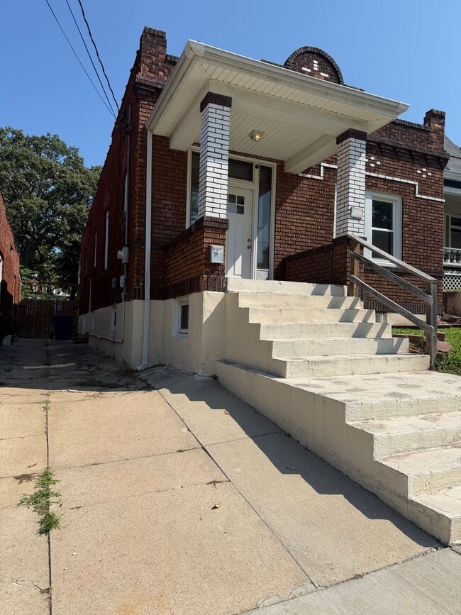 Building Photo - 414 E 9th St