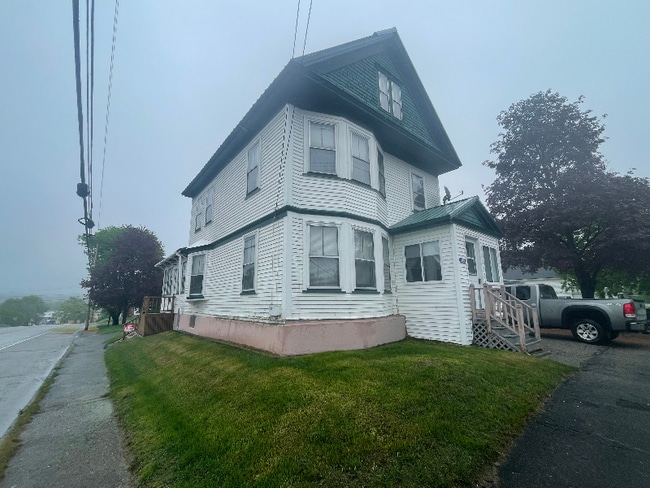 Building Photo - 68 Poplar St