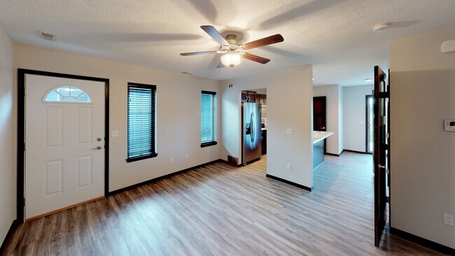 Building Photo - 9420-9422 W Gert St (Alpha Team)