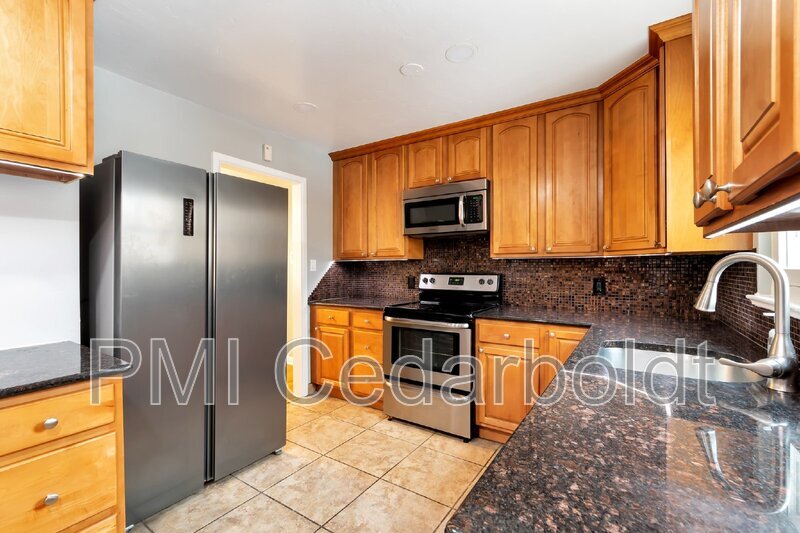 Foto principal - 3331 S Fairfax St