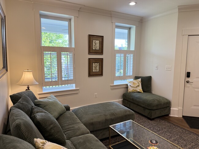 Relaxing Main Level Living - 1232 I St NE (Washington, DC) Apartment