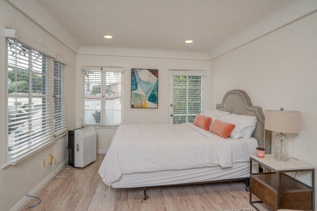 Foto del edificio - 911 California Ave