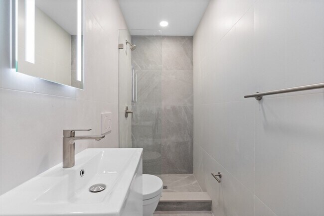 Foto del edificio - 1571 Beacon St