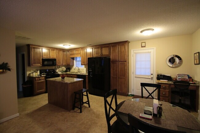 Foto del edificio - 113 Azure St