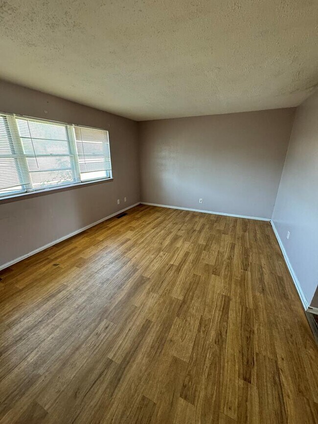 Foto del edificio - 1303 E 52nd St