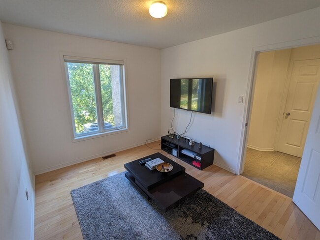 Building Photo - 236 Latchford Rd