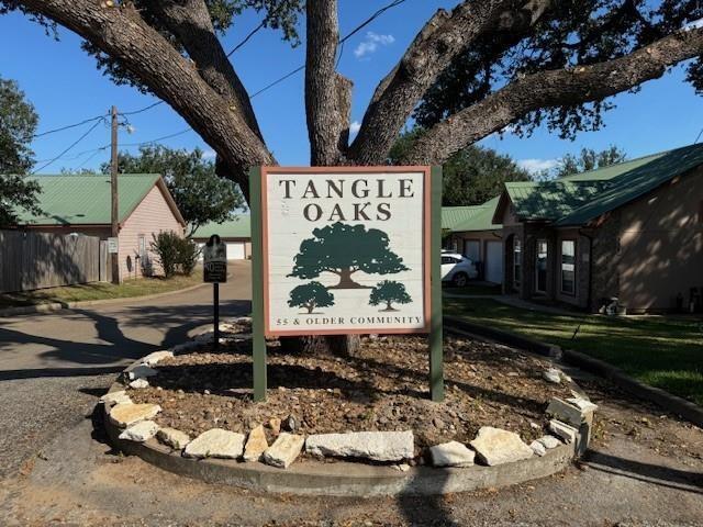 Foto del edificio - 852 Tangle Oaks Dr