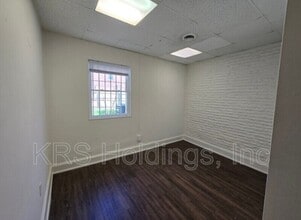 Building Photo - 908 W Broad St