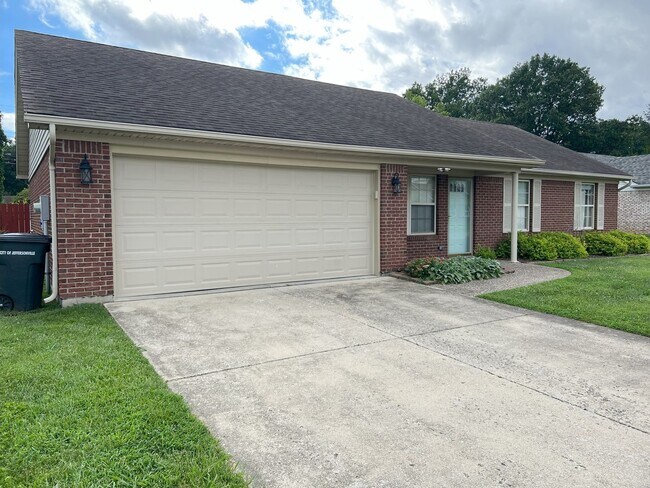 Foto del edificio - 3-Bedroom Home in Desirable Fields of Lancassange, Jeffersonville