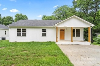 Building Photo - 2890 Shady Ln Ave