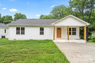 Building Photo - 2890 Shady Ln Ave