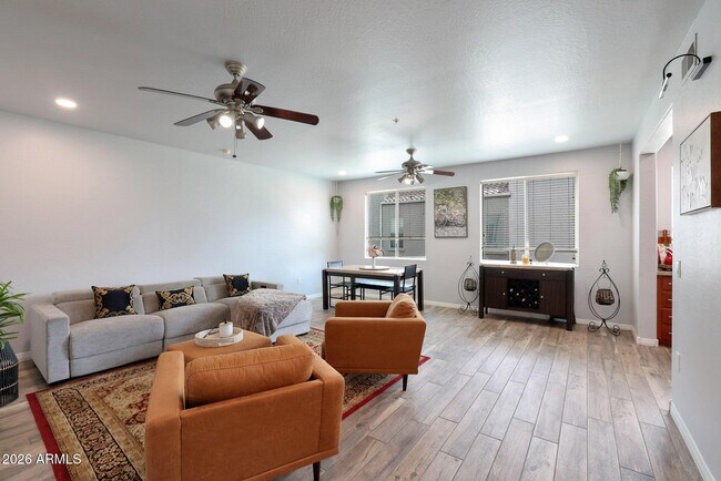 Foto del edificio - 615 E Portland St