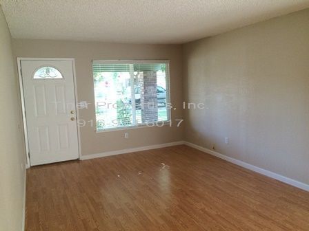 Building Photo - 2 Bedroom Duplex