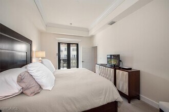 Building Photo - 555 5th Ave S