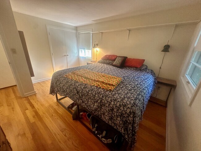 Foto del edificio - 443 Thurber St