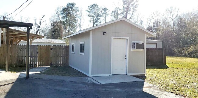 Building Photo - 721 W Walton Rd
