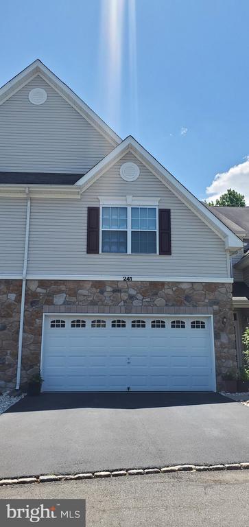 Building Photo - 241 Brinley Dr