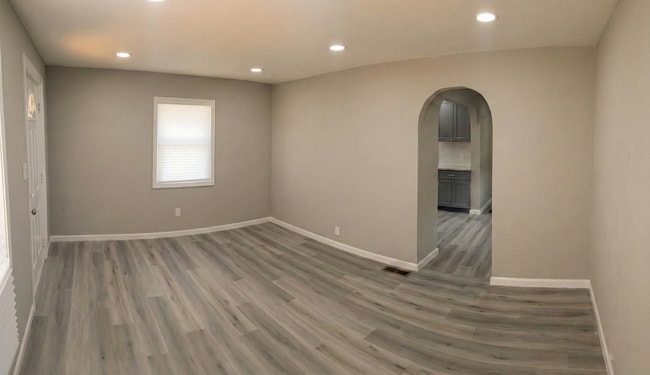 Building Photo - Freshly Remodeled 4-Bedroom House w/ Private Yard in Oakland