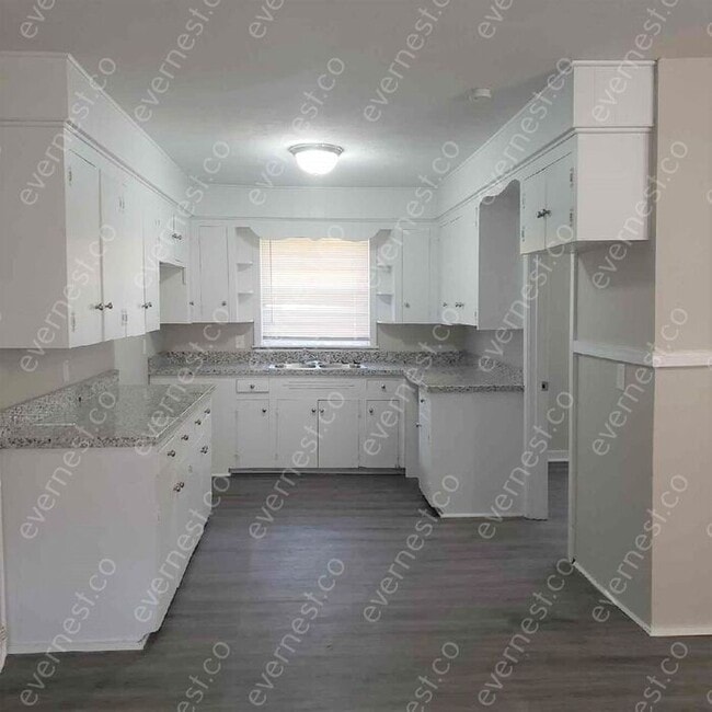 Building Photo - 2527 Shepwood Dr