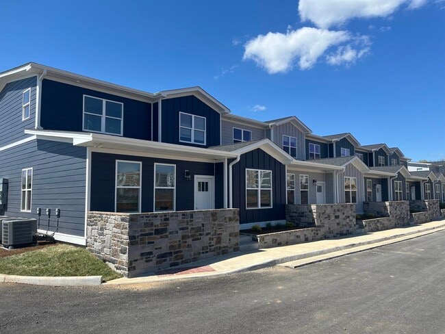 Building Photo - 1526 Crownpoint Dr