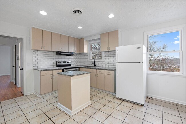 Building Photo - 4068 Boyd Dr