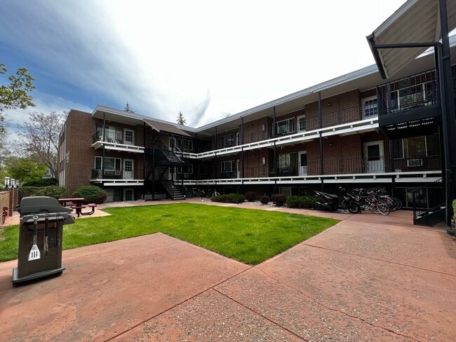 Building Photo - Charming 1 Bedroom 1 Bathroom Condo