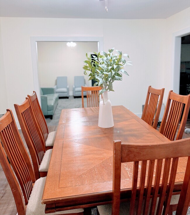 Foto del edificio - 3920 E Church St