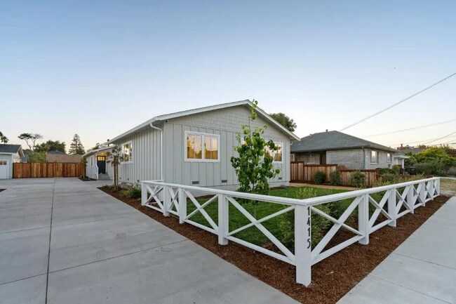 Upgraded unit in sought after beach neighborhoods - 1415 Seabright Ave