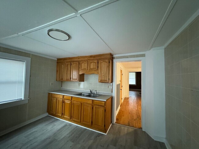 Building Photo - 4 Bed 1.5 Bath Single Family Rental