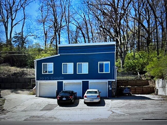 Photo - 1043 N Main St House