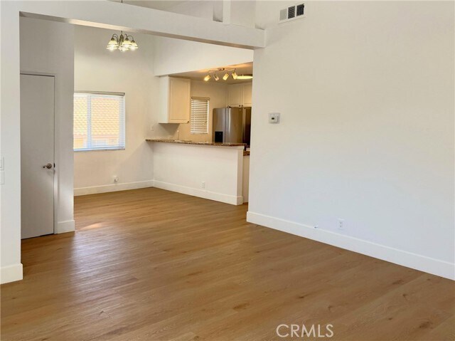 Foto del edificio - 729 S Knott Ave