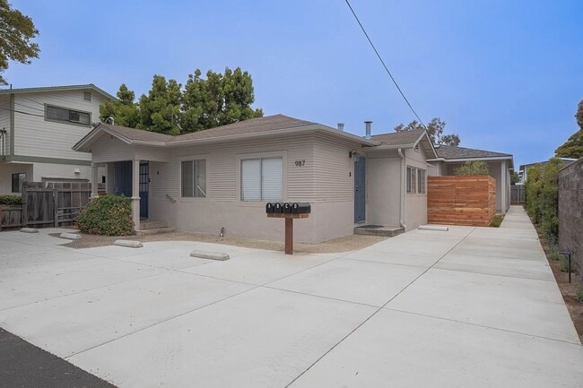 Building Photo - 987 Harcourt Ave