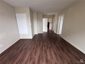 Building Photo - 2140 Kenmore Ave