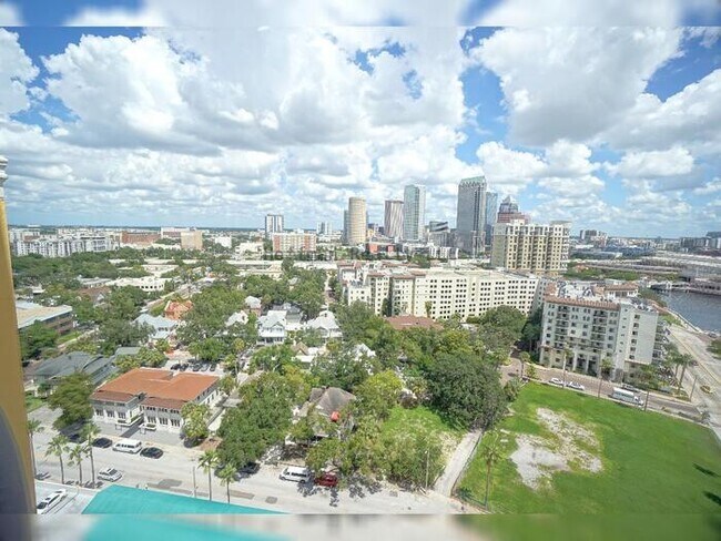 Foto del edificio - It's All About the View! Fully Furnished Luxury Living
