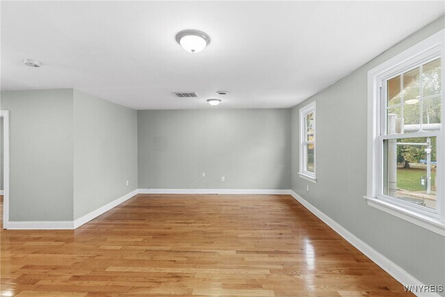 Foto del edificio - 2342 Seneca St