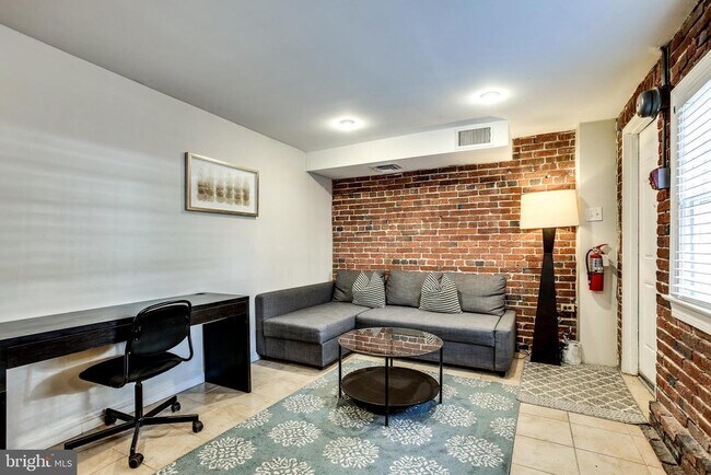 Foto del edificio - 1211 33rd St NW