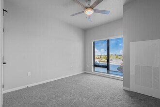 Building Photo - Center Stage