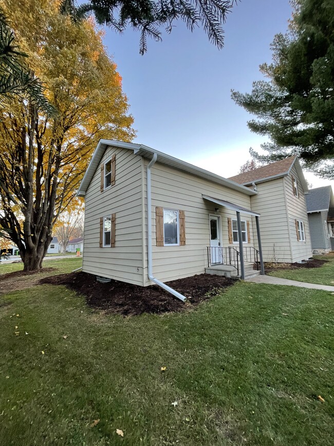 Front entry side view - 411 W Main St