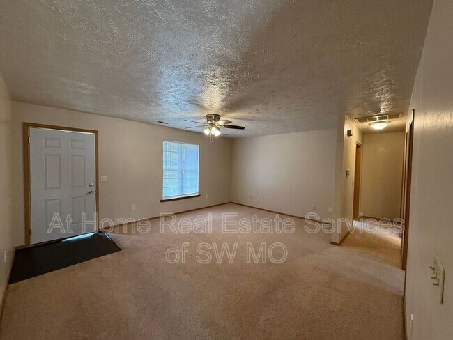 Building Photo - 1021 W Edgewood St