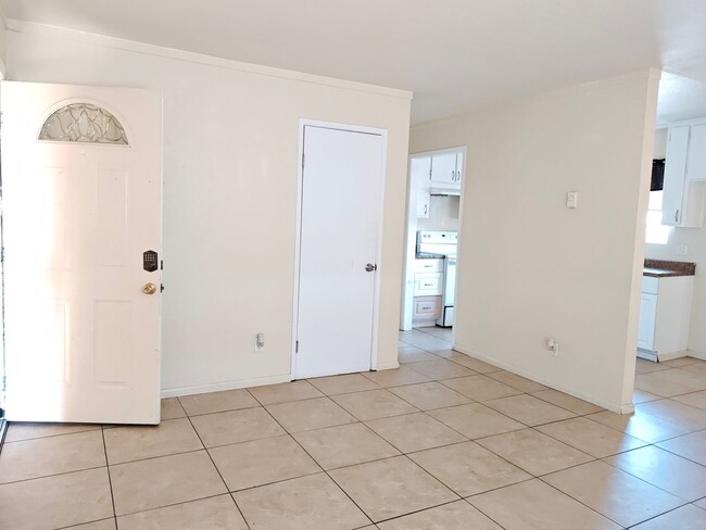Building Photo - 2 bedrooms 1 bath apartment in El Cajon
