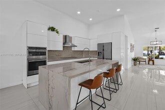 Building Photo - 710 Lake Blvd