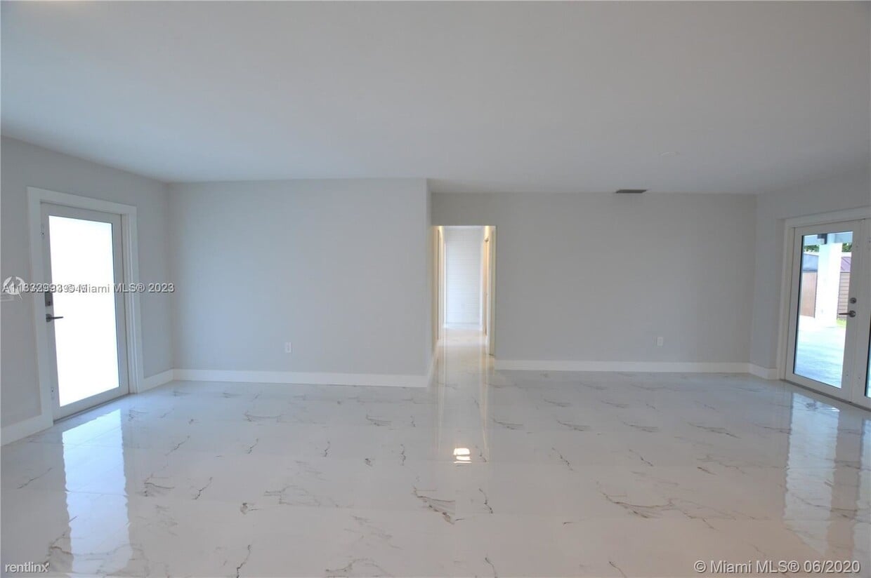 Foto principal - 3 br, 2 bath House - 9040 SW 48th Ter