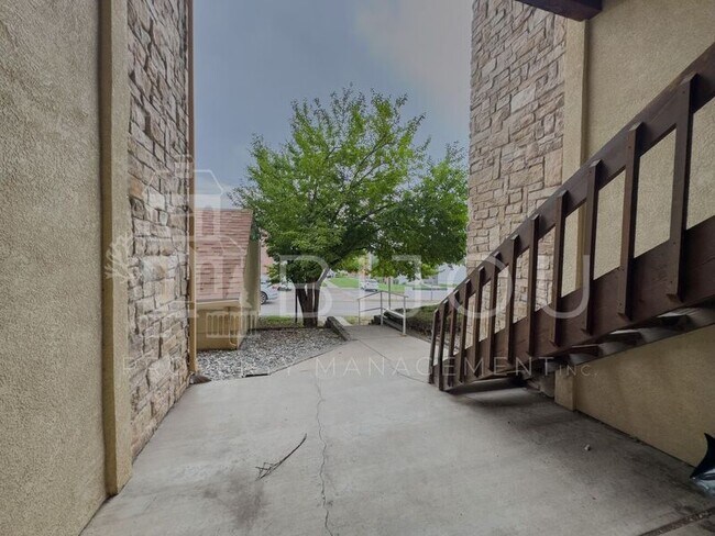 Building Photo - 844 Tenderfoot Hill Rd