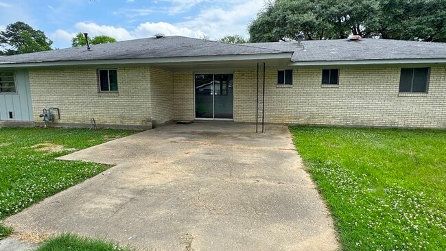 Building Photo - 207 Gulpha Dr