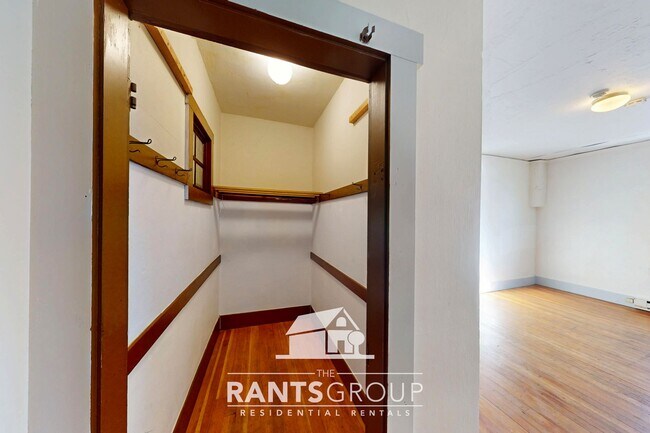 Foto del edificio - The Historic Kincy Hardware Building